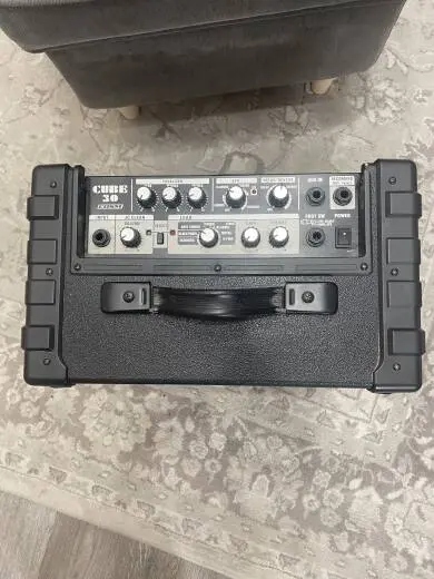 Roland Cube-30 2
